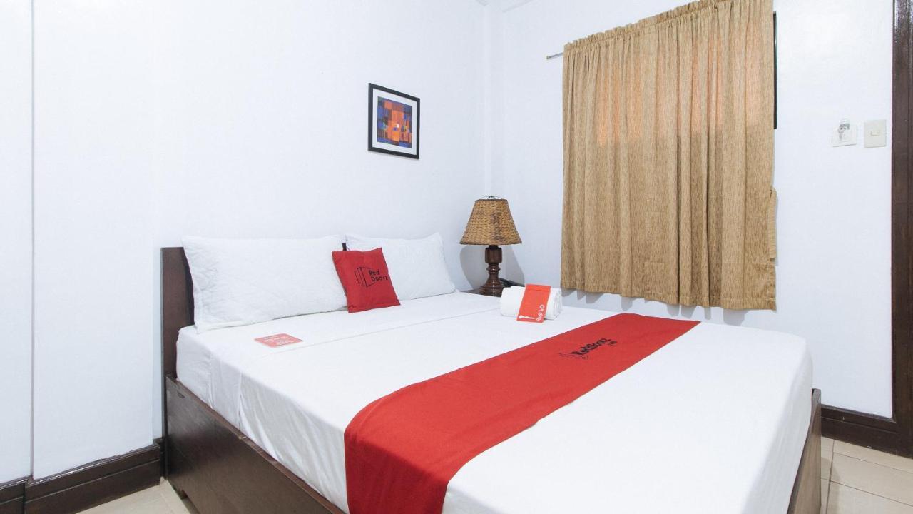 Reddoorz @ Marifa Hotel Angeles Pampanga Exteriör bild