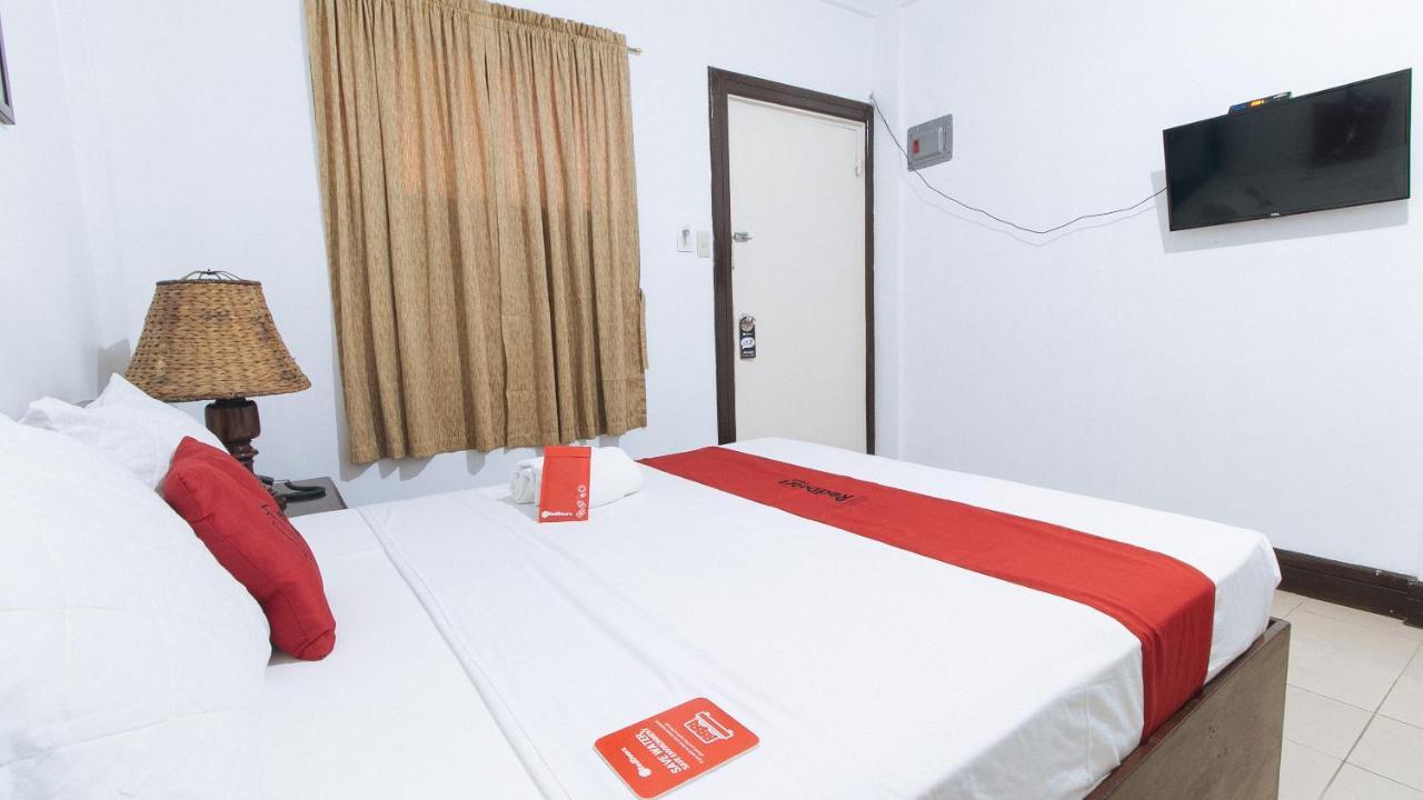 Reddoorz @ Marifa Hotel Angeles Pampanga Exteriör bild