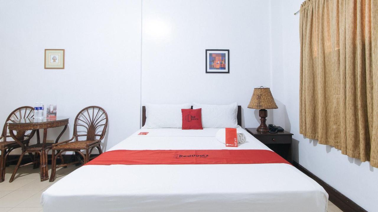 Reddoorz @ Marifa Hotel Angeles Pampanga Exteriör bild
