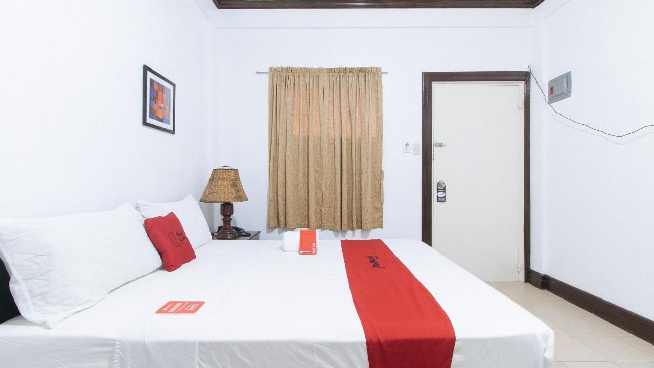 Reddoorz @ Marifa Hotel Angeles Pampanga Exteriör bild