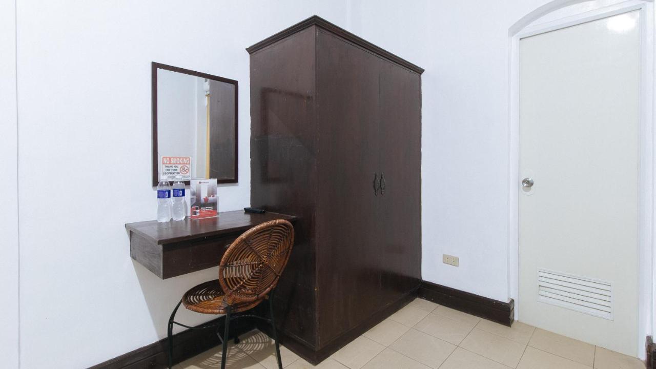 Reddoorz @ Marifa Hotel Angeles Pampanga Exteriör bild