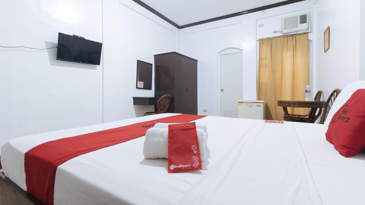 Reddoorz @ Marifa Hotel Angeles Pampanga Exteriör bild